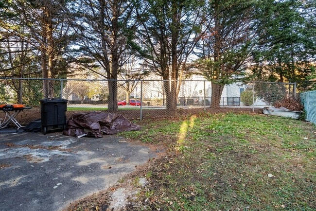 Building Photo - 19 Carmen St