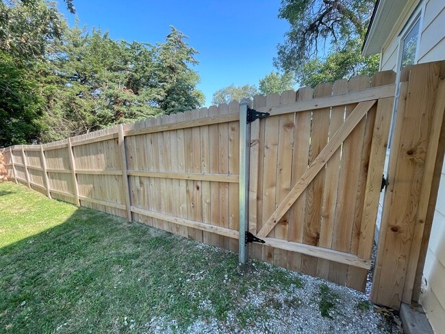 Building Photo - New Appliances + HUGE Fenced Backyard