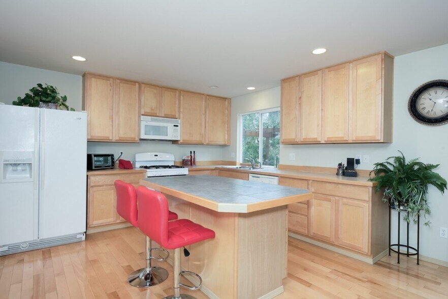 Building Photo - 9414 225th Way NE