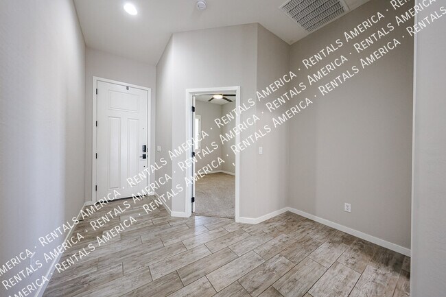 Building Photo - 10556 E Nichols Ave