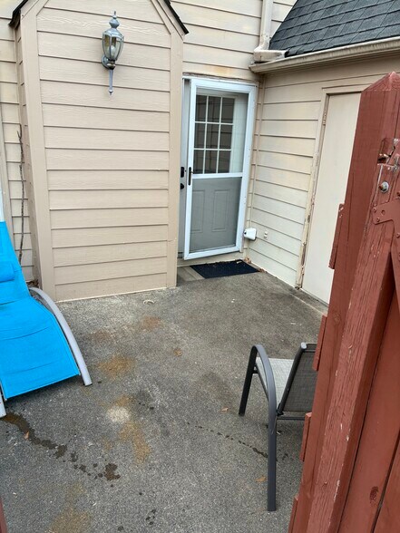 Building Photo - 579 Wedgewood Dr