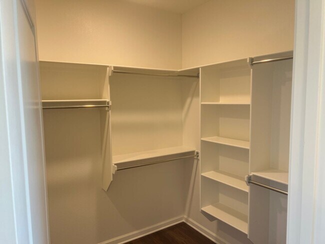 Building Photo - Charming 3 Bed 2 Bath Home