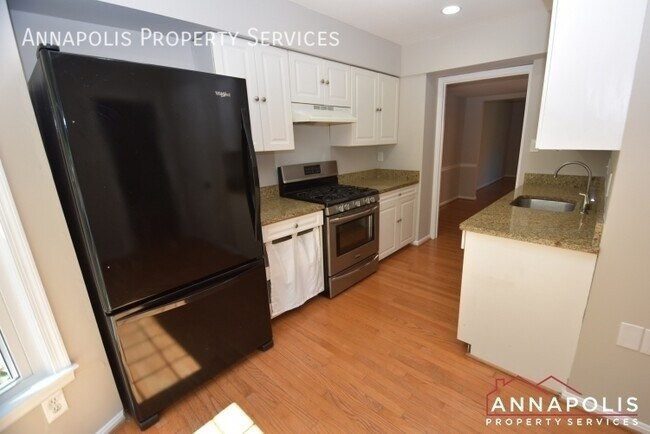 Building Photo - 1650 Albermarle Dr