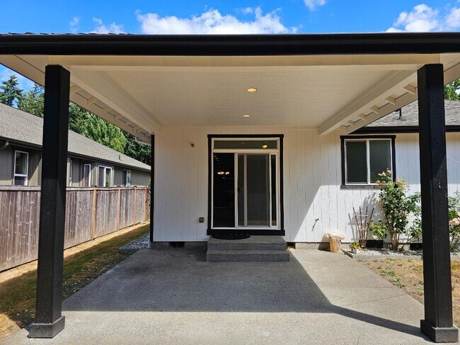 Building Photo - Spacious Tacoma Home with Gas Fireplace, 3-Car Garage & Covered Patio!