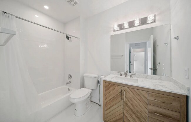 Building Photo - Breathtaking City Views from This Nordica ...