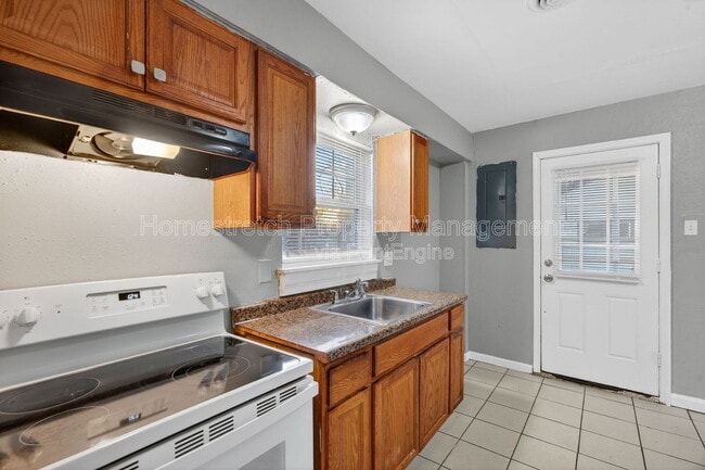 Building Photo - 1218 Maple Ave