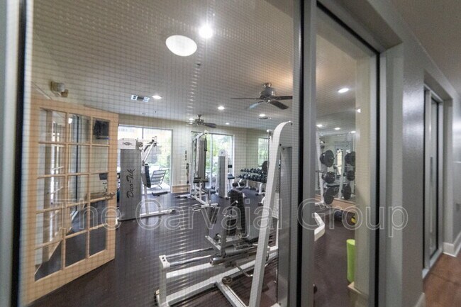 Building Photo - 860 N Orange Ave