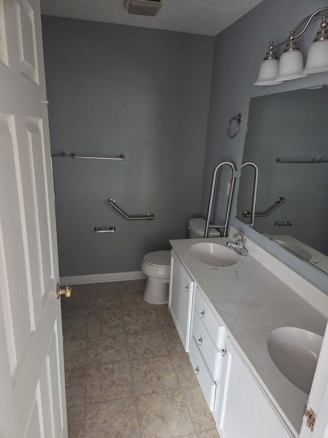 Building Photo - Chesterfield Ranch Style 3 Bedroom, 2 Bathroom in Ashbrook Subdivision