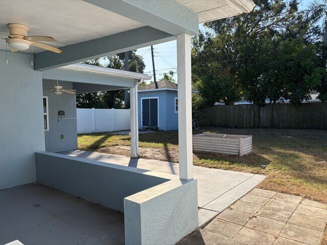 Building Photo - Refreshed North St Pete 4 Bedroom Home