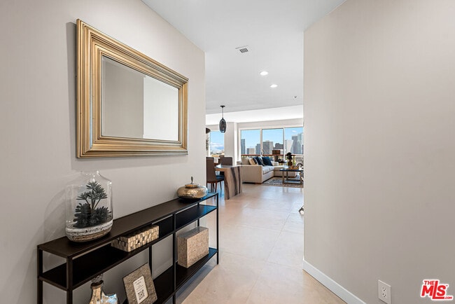 Building Photo - 10550 Wilshire Blvd