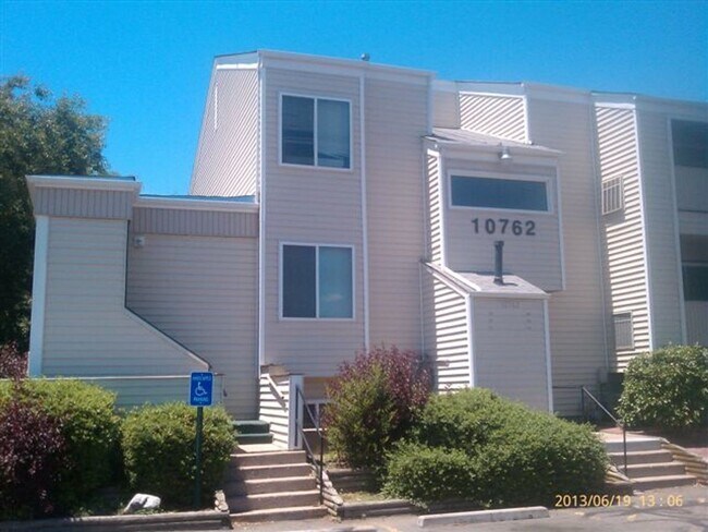 Building Photo - Expo 247 with 2 bed, 1 Bath, 800 SF with A...