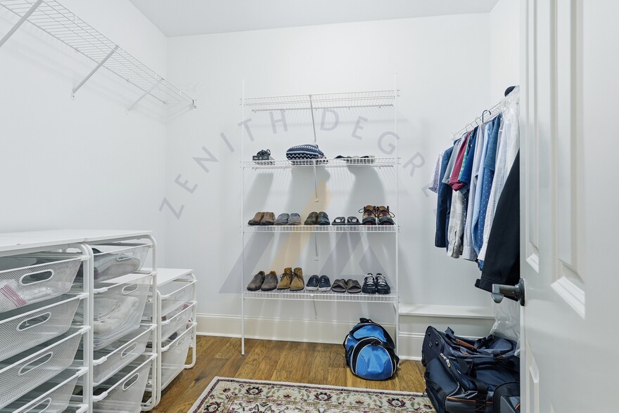 Building Photo - 245 Club Gate