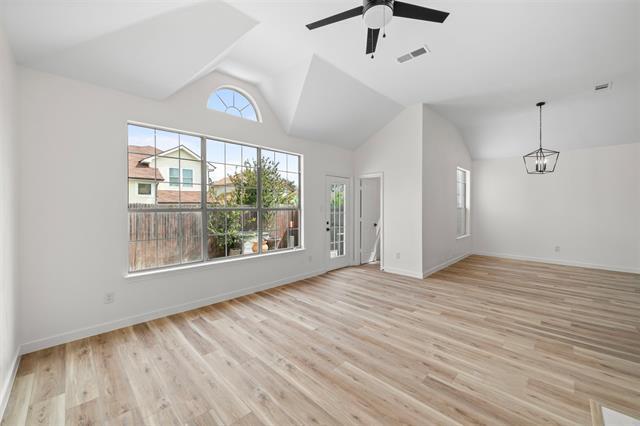 Building Photo - 945 Azalia Dr