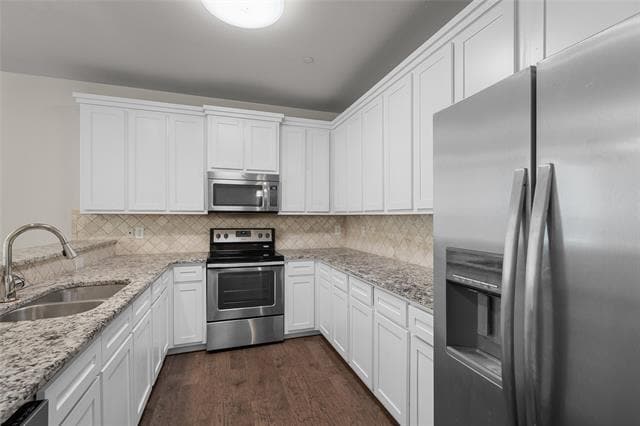 Building Photo - 301 Lily Ln