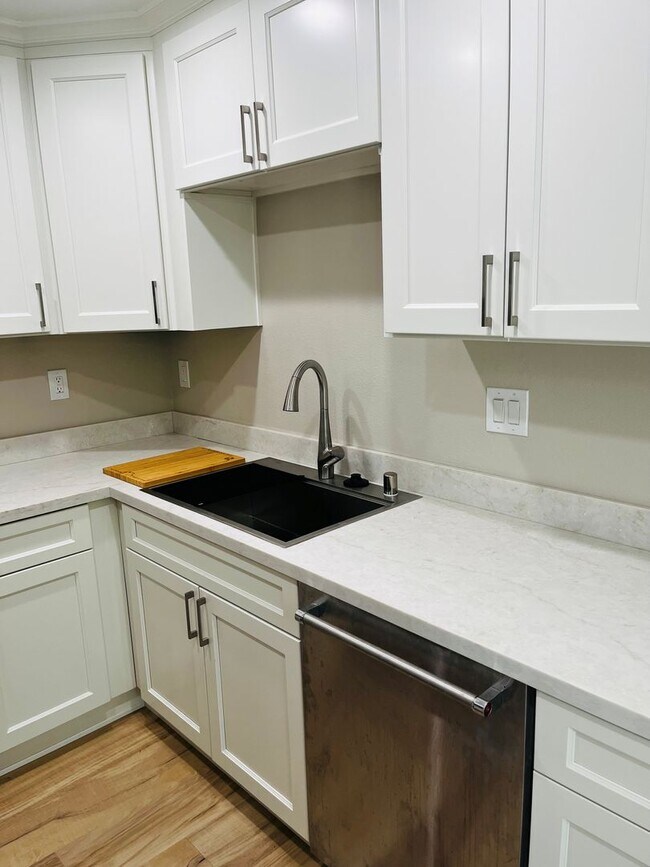 Building Photo - Single Level 2 Bedroom 2 Bath Danville Townhouse/Condo