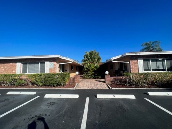 Building Photo - Lighthouse Point Apartments LLC