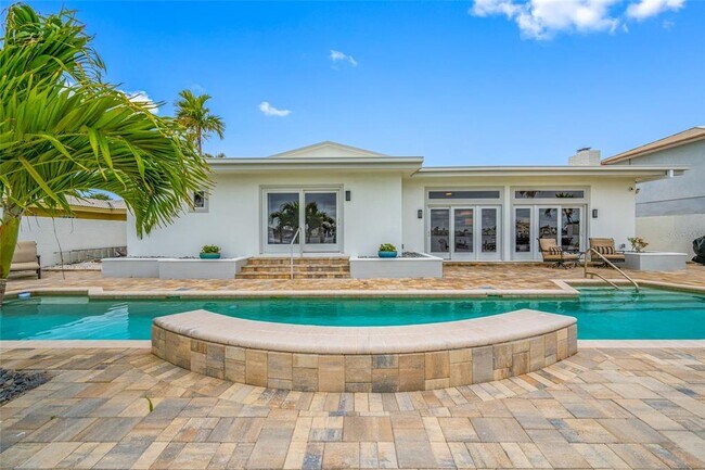 Building Photo - 540 59th Ave