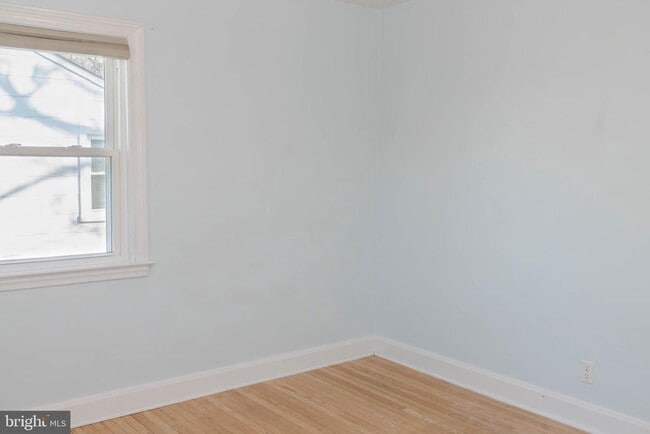 Building Photo - 209 Elm Ave