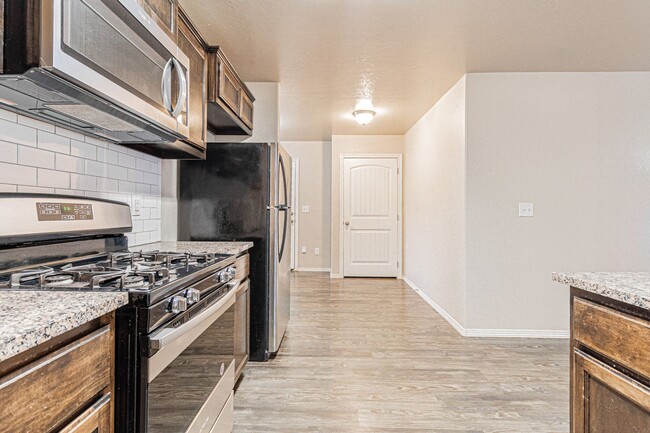 Building Photo - Buena Vida awaits for you!