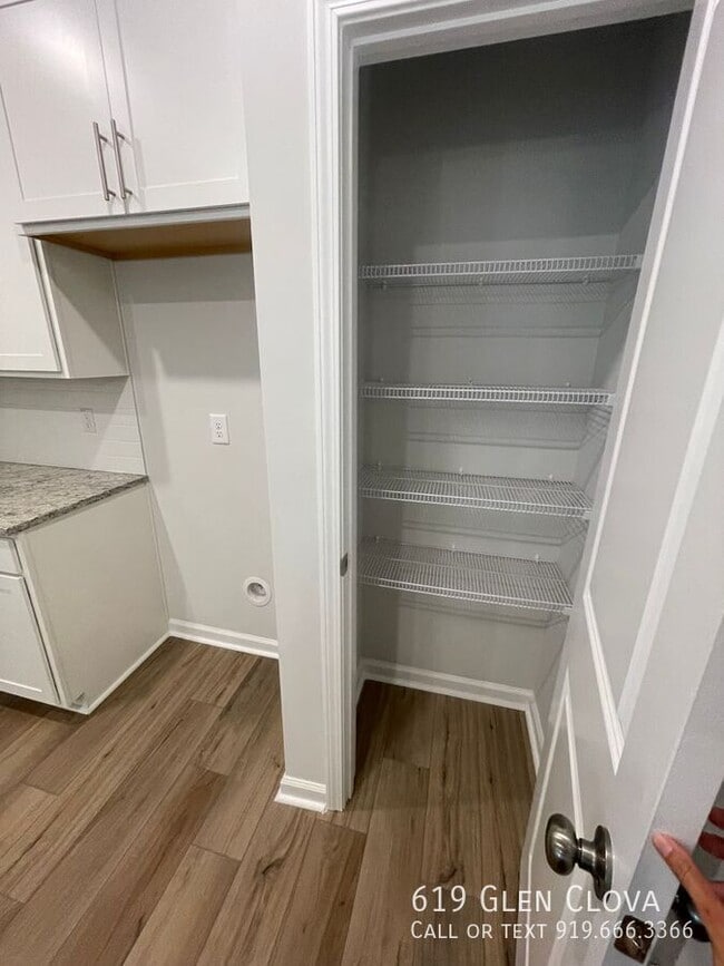 Building Photo - 619 Glen Clova Glen