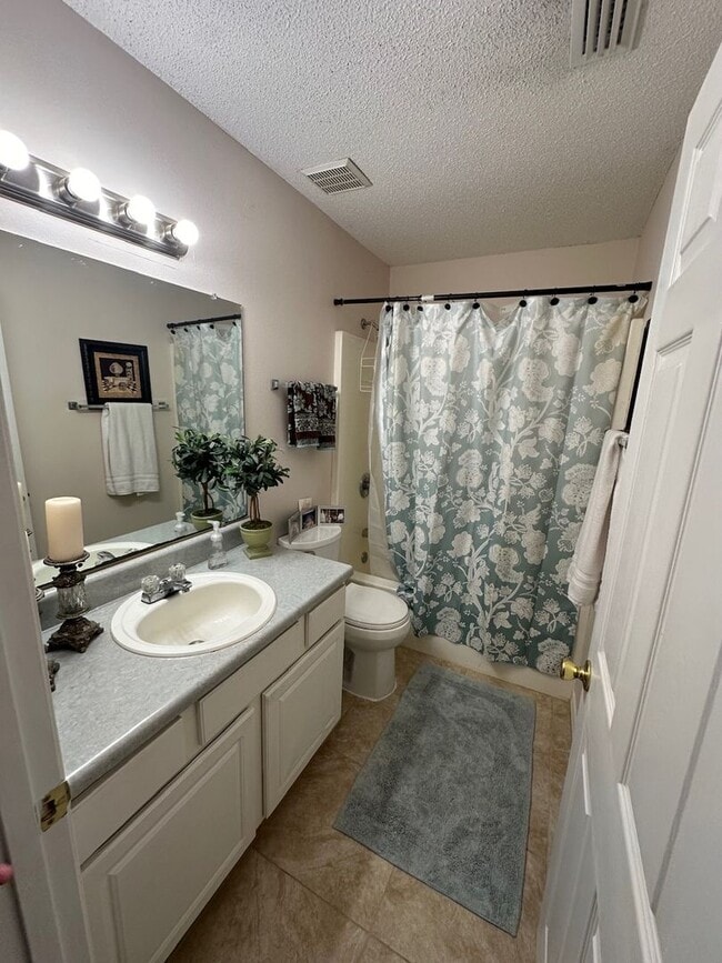 Building Photo - Cute 2 Bedroom 2 Bathroom 2 Car Garage Tow...