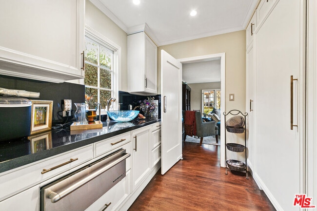 Building Photo - 401 N McCadden Pl