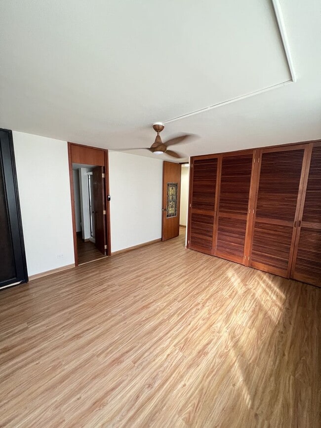 Building Photo - 1521 Punahou St