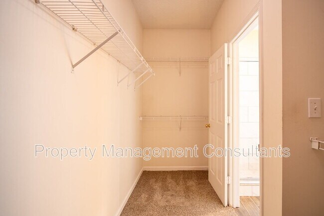 Building Photo - 216 Horseshoe Bend N