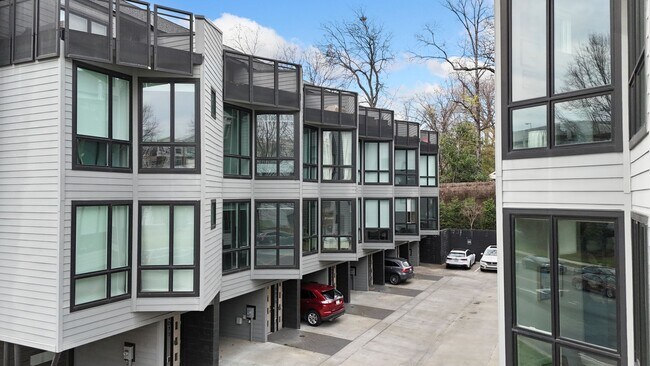 Building Photo - Modern Townhome with Roof Terrace in Dilworth Neighborhood Charlotte NC