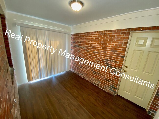 Building Photo - Adorable & Completely Remodeled 2 bedroom - Live Security Deposit Free with Obligo