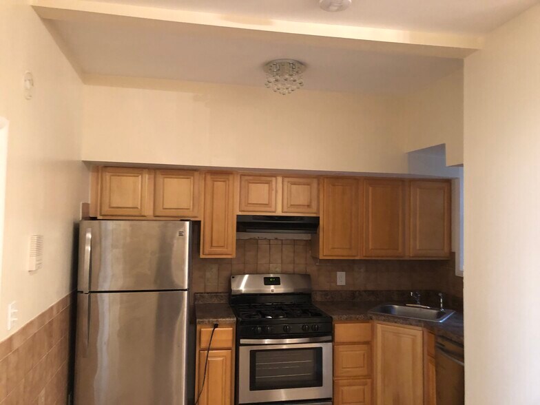 Building Photo - 214 48th St