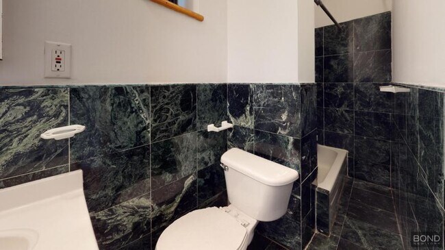 Building Photo - 2 bedroom in Manhattan NY 10003