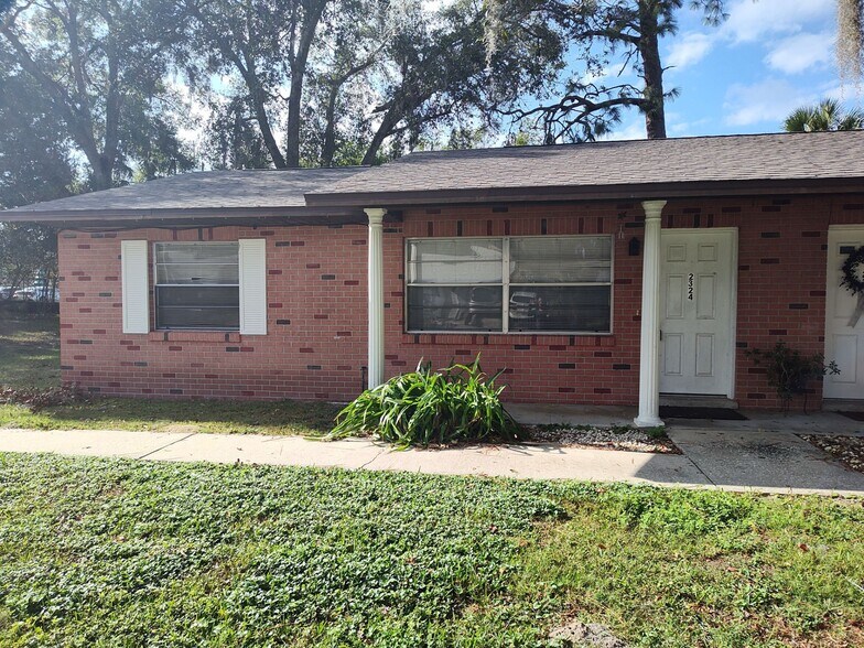 Building Photo - 2324 S Sandburg Pt
