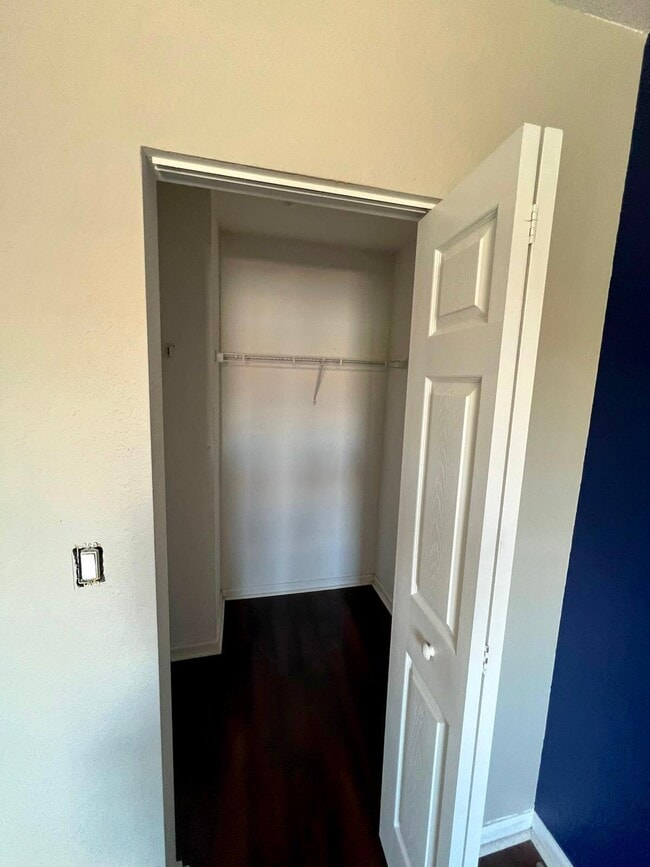 Building Photo - 2072 Oakhurst Way