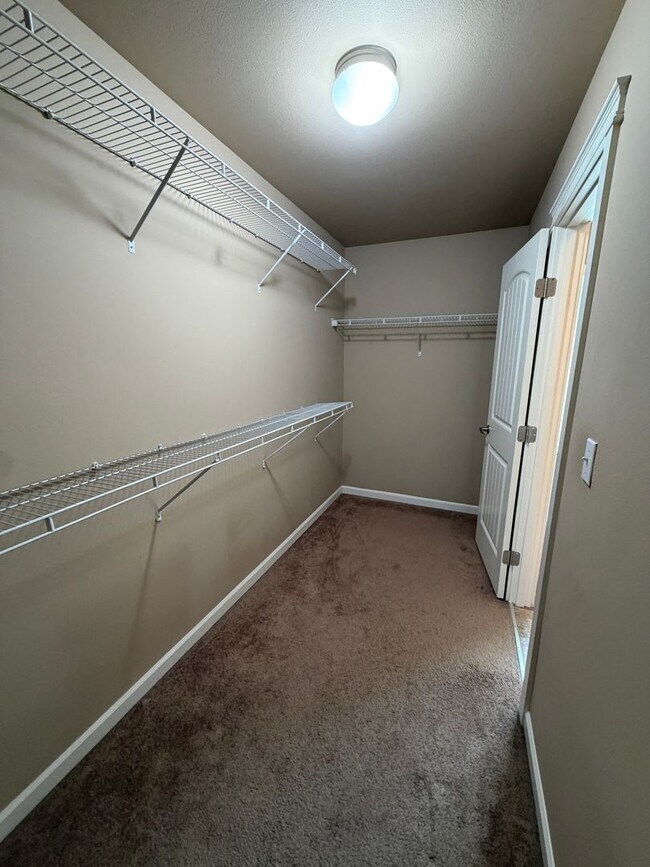 Building Photo - 1415 Grindstone Dr SE