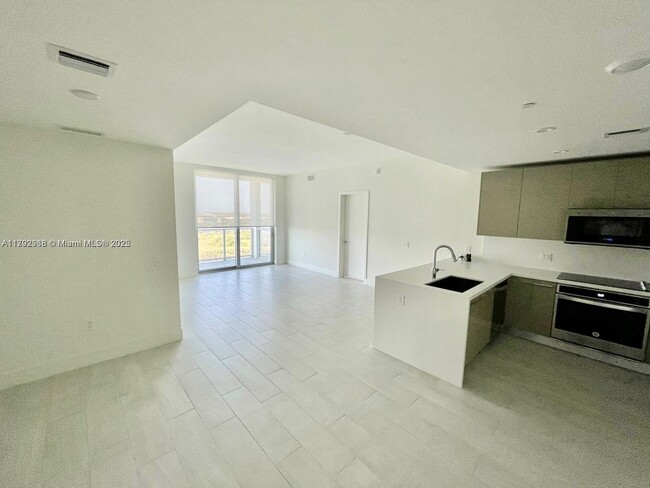 Building Photo - 2000 Metropica Wy