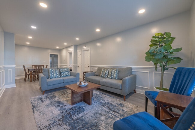 Building Photo - 6259 W Peterson Ave