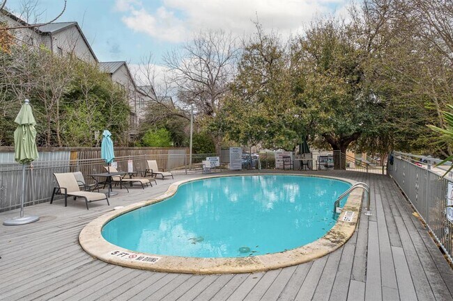 Building Photo - 3204 Menchaca Rd