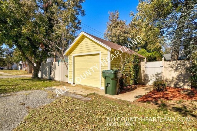 Building Photo - 801 North Blvd