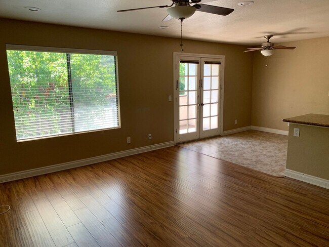 Building Photo - 2-Bed, 2-Bath Near SDSU!