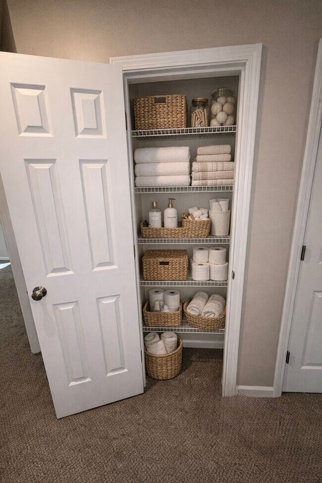 Building Photo - Low Maintenance Townhouse near Bluhawk in Blue Valley Schools