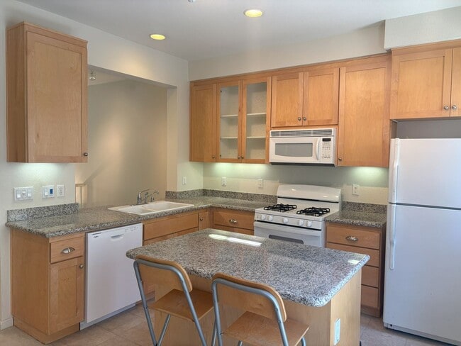 Building Photo - 3 Bedroom 2.5 Home in Whisman Station clos...