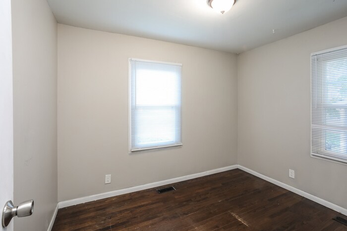 Building Photo - 400 N Ponca Dr