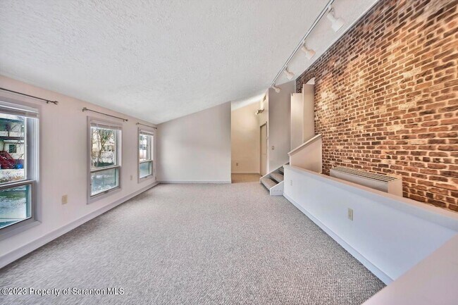 Building Photo - 1409 Penn Ave