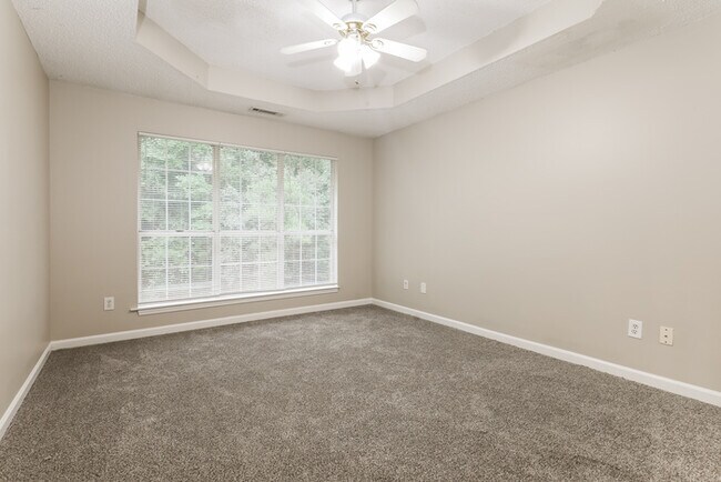 Building Photo - 5-Bedroom Split-Level Home