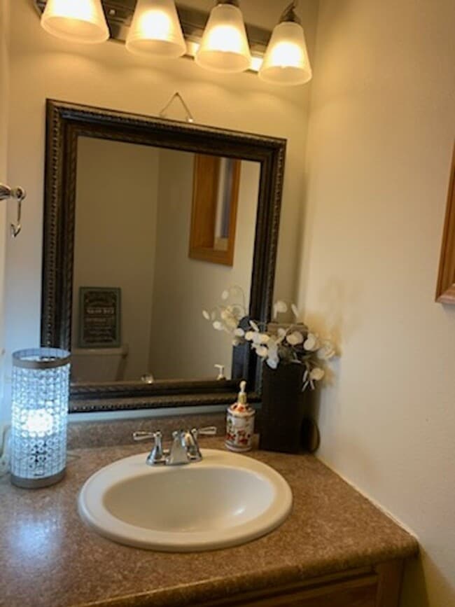 Building Photo - 1238 W 12th St