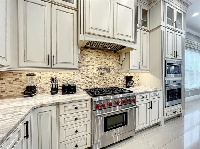 Building Photo - 760 Golden Bear Dr
