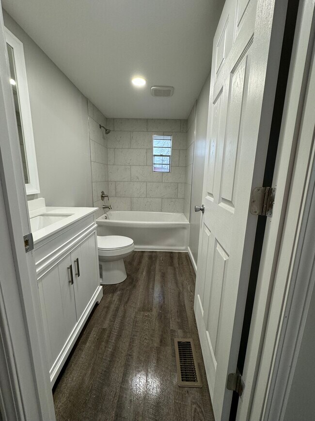 Bath 1 - 206 S 16th St