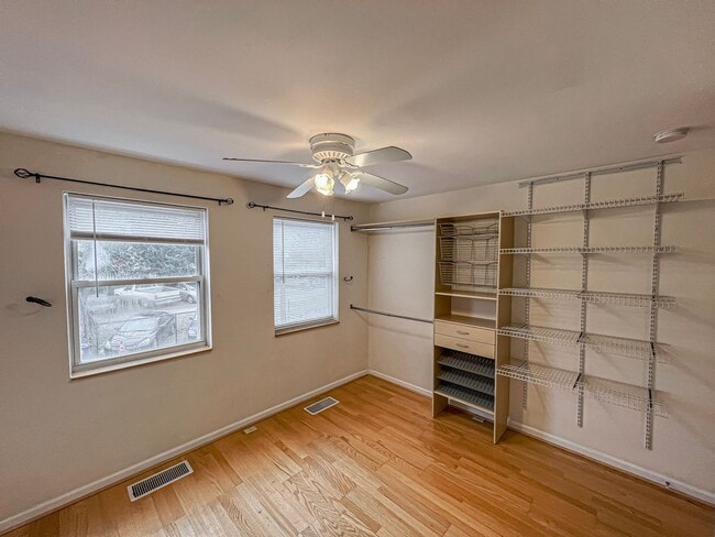 Building Photo - Beautiful 2 Bedroom 1 Bath Townhouse in Fa...