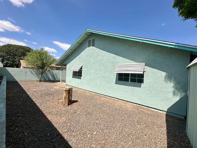Building Photo - 3905 Raymond Ave